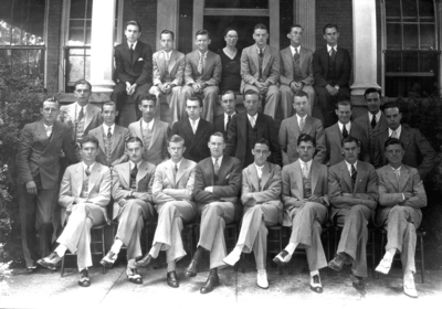 Fraternity group photograph, clubs in Kentuckian 1933, same House as 2452