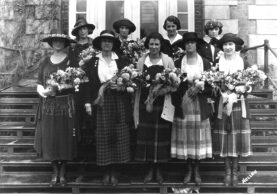 Unidentified women with flowers, sponsors, woman in Front row, right side has the name Nollau under her