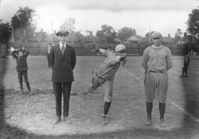 Kentucky Baseball players, one passing