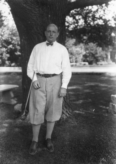 Convention of American Society of Heating and Ventilating Engineers, F. Paul Anderson Jr. with golf club
