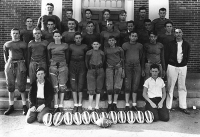 Football team in front of Taylor Education Building