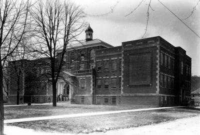 Unidentified school building, possibly old Henry Clay High School on East Main Street