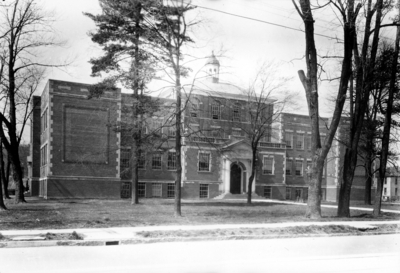 Unidentified school building, possibly old Henry Clay High School on East Main Street