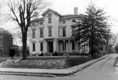 Sigma Alpha Epsilon fraternity house on South Limestone and Bassett Court (demolished before 1970)