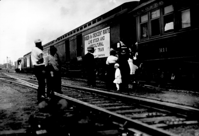 Queen and Crescent exhibit car, attendees to exhibit and African American Railroad employees