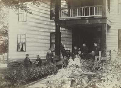 House family of M.E. Mahan, outside house at Wolfe Creek in Whitley County, Kentucky