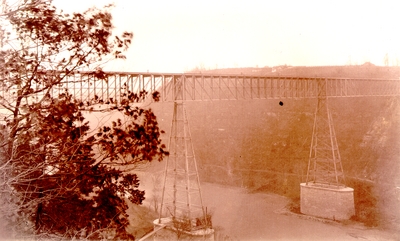 High Bridge, elevated view with river at bottom