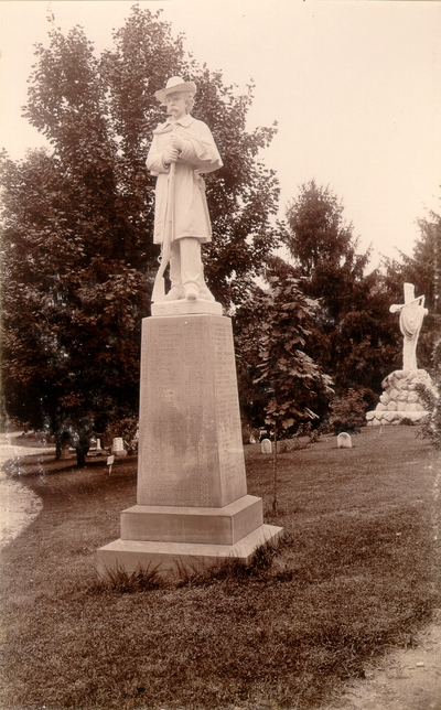 Confederate Monument of soldier holding his rifle