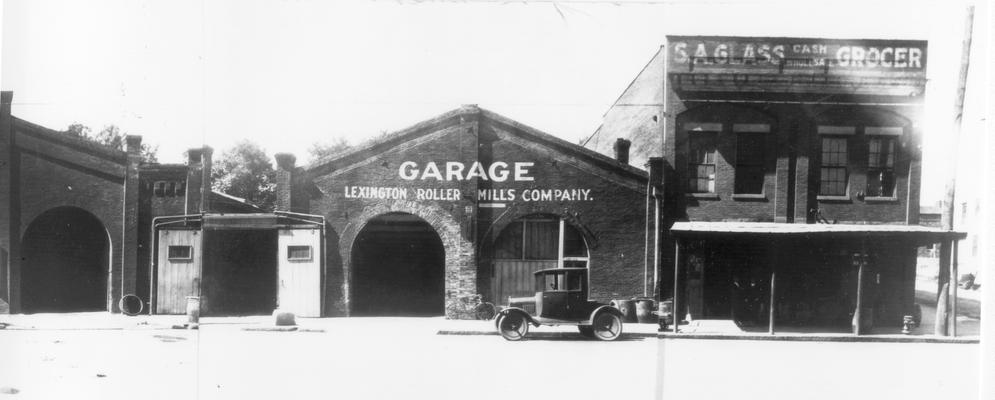 Vine Street - Broadway to Spring (South), 428  Garage - Lexington Roller Mills Co., 440-442  S.A. Glass Grocer