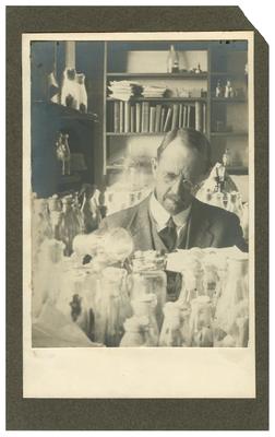 Thomas Hunt Morgan in laboratory at Columbia University
