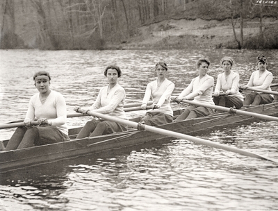 Wellesley Sophomore crew favored in rowing competition on Lake Walsh, May 18th