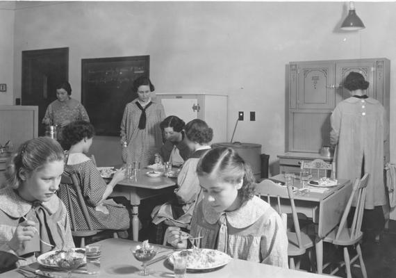 Students, cooking class