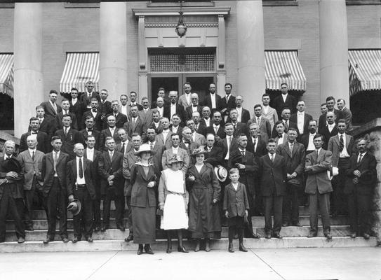 Farmer's group on steps of Agricultural Experiment Station