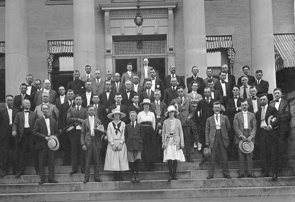 Farmer's group on steps of Agricultural Experiment Station