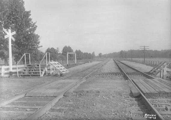 Bowen railroad crossing, 1915