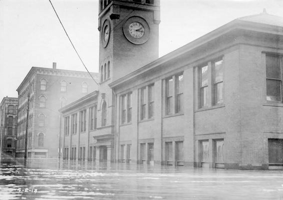 Cincinnati flood, the Queen City, April 2, 1913