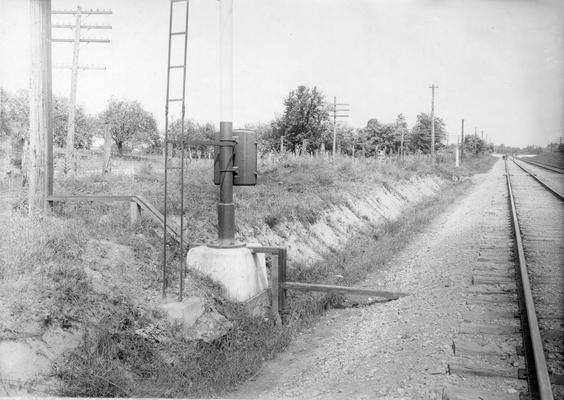 Parallel railroad tracks and signal