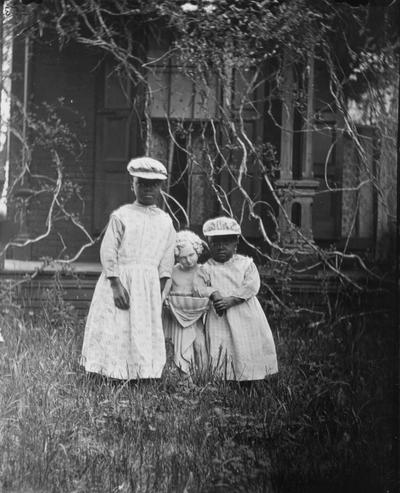 African American children and a statue