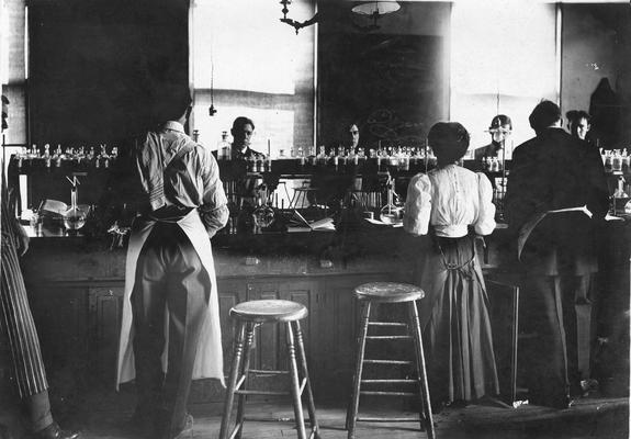 Men and woman students working in a laboratory, duplicate of folder 30 image 1