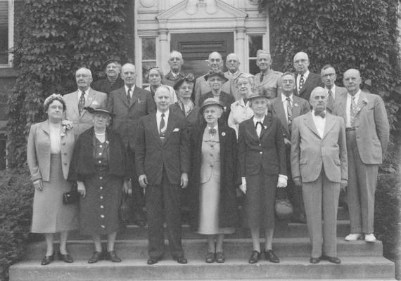 Alumni, class reunion of 1904 in 1954