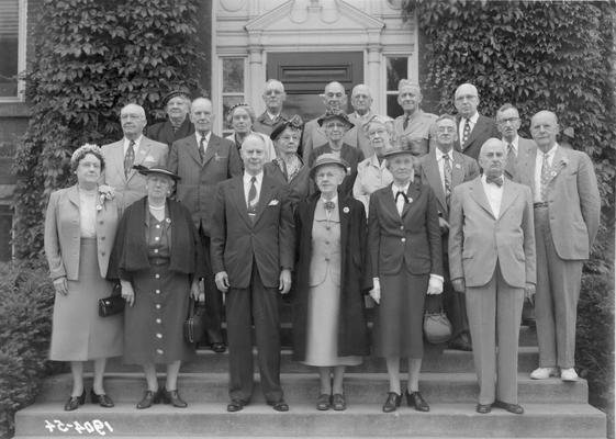 Alumni, class reunion of 1904 in 1954