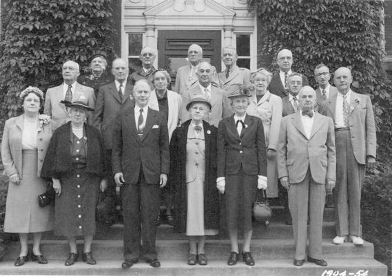 Alumni, class reunion of 1904 in 1954