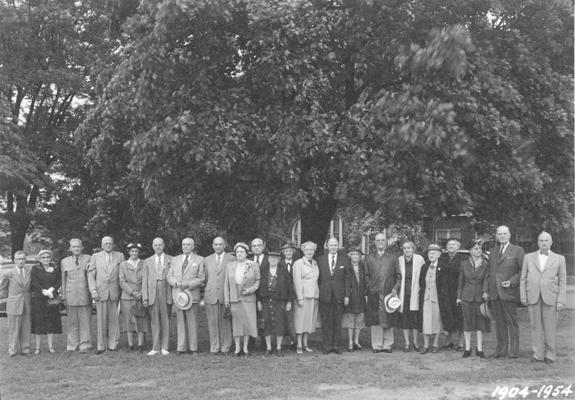 Alumni, class reunion of 1904 in 1954