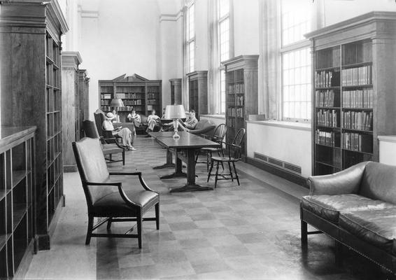 King Library, students in Thurston Morton Browsing room