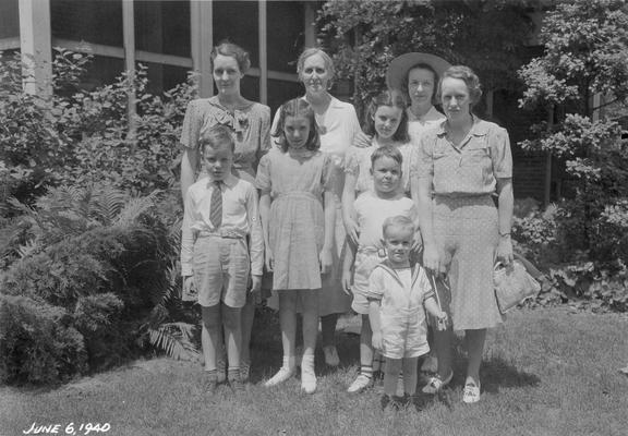 Senior Breakfast Alumni Tea, possibly family, June 6, 1940