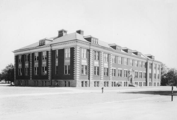 Kastle Hall, construction of remaining wings, mid 1920's