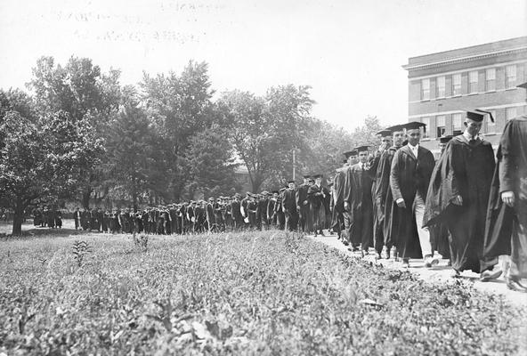 Commencement 1916, graduation procession