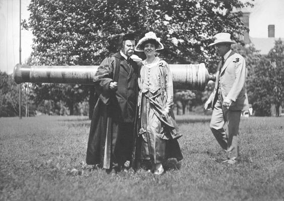 Commencement 1917, Benjamin Ide Wheeler, President of University of California, speaker, Mr. and Mrs. Walton