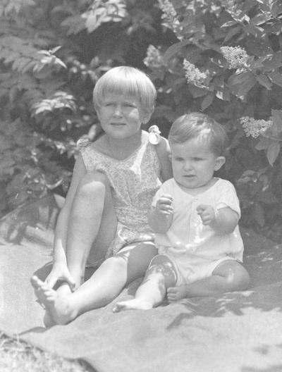 White, Milford M., children, Dorrit Jean and Marshall Kurt, circa 1935