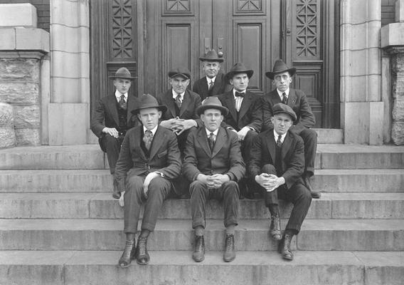Young Men's Christian Association (YMCA), in front of Carnegie Library, 1918