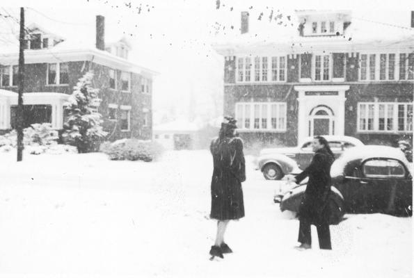 Students in snow, East Maxwell Street