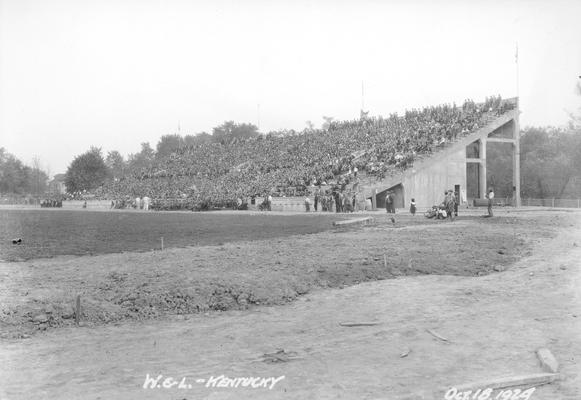 Spectators and action, October 1924