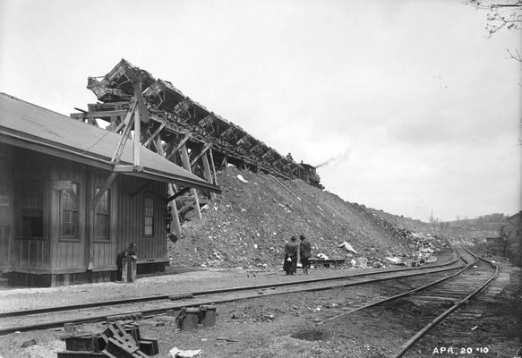 Gondolas dumping fill on approach embankment, High Bridge station in foreground, March 20, 1910