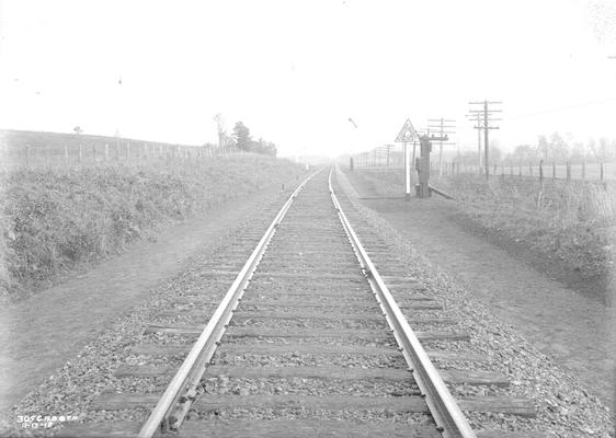 Trackage - beginning of electrical signal (semaphore) block, mile 305, Cincinnati, New Orleans and Texas Pacific Railroad, November 13, 1912