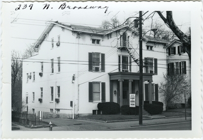 239 North Broadway, left side view, duplicate. Built for Thomas K. Layton in 1839 then purchased by Allen H. Clark in 1842, then Robert B. Hamilton in 1852