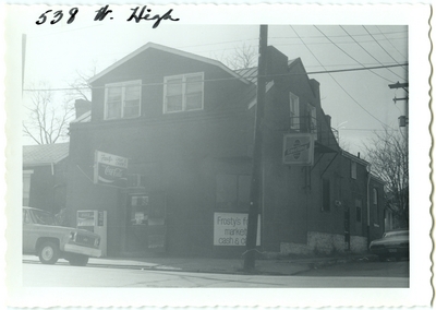 538 West High street, distant right side view. Built for Leavin Young after 1815. Deeded to Leavin P. Young II in 1856