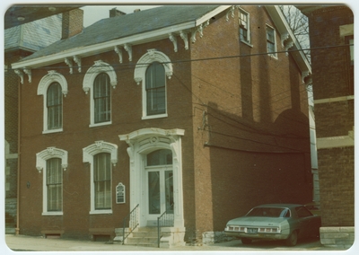 184 North Mill street, right side view. Built for David A. Sayre in 1816, then sold to Sarah Ward in 1832