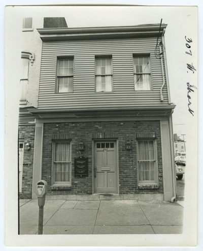 307 West Short street. Built after 1825. Old city Post Office