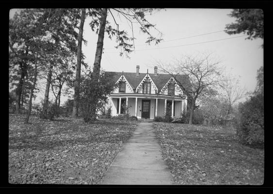 Batten-Board Cottage in Paris, Kentucky in Bourbon County