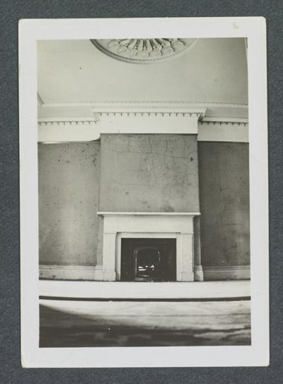 Interior of the Allen House, Cave Run Pike, near Georgetown, Kentucky in Scott County