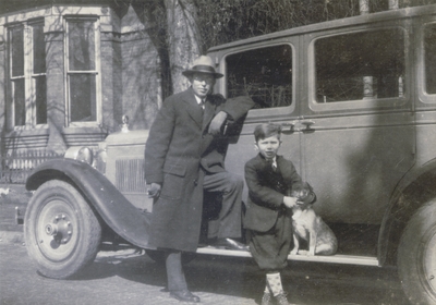 Davis Howerton and Davis Howerton, Jr., on the running board of a 1920s vintage sedan