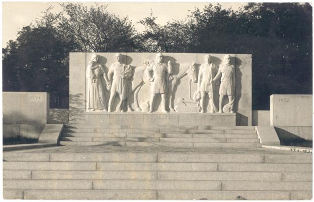 (Handwritten Note On Verso - Federal Monument.)