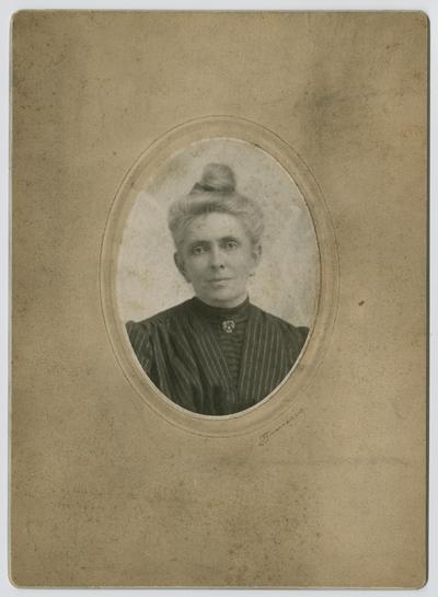 Female, unknown- portrait taken at Francis studio