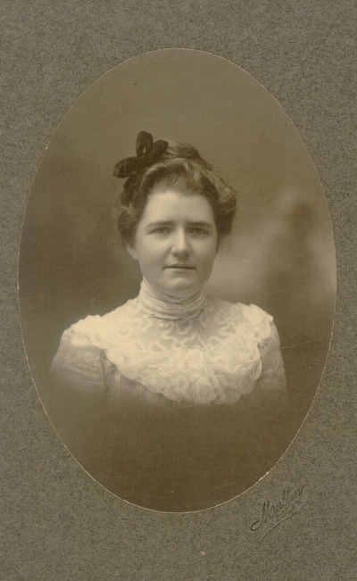 Portrait of Minnie Barbee Pettit, photograph by Mullen of Lexington, Kentucky. Sliver Print