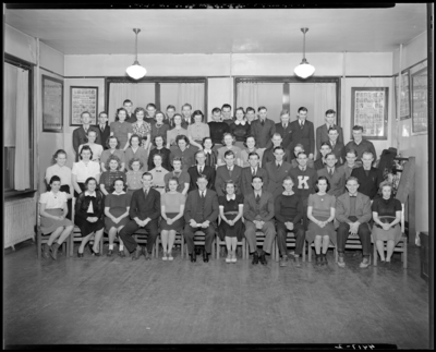 4-H Club (1940 Kentuckian) (University of Kentucky); interior,                             member group portrait