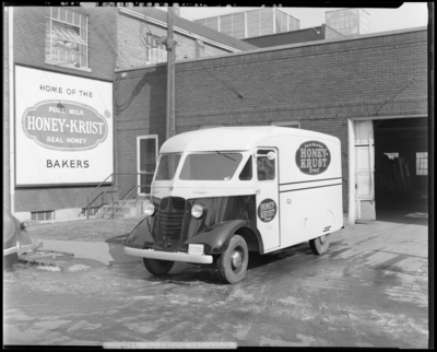 Grocers Baking Company (501 West Sixth, 6th and Jefferson);                             delivery truck parked at loading dock; truck sign reads 